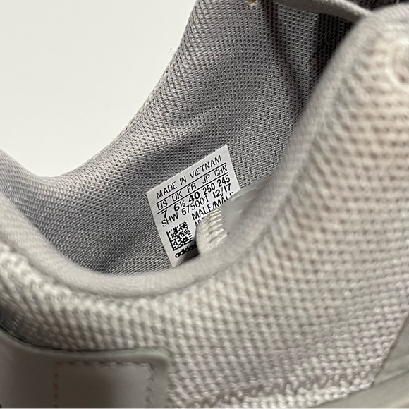 Adidas NMD R2 - Picture 4 of 5